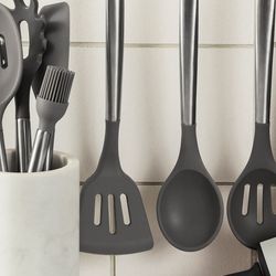 1-Cj.-C---05-Utensilios-Em-Silicone---Mail-Order---Cool-Grey---Ambientada